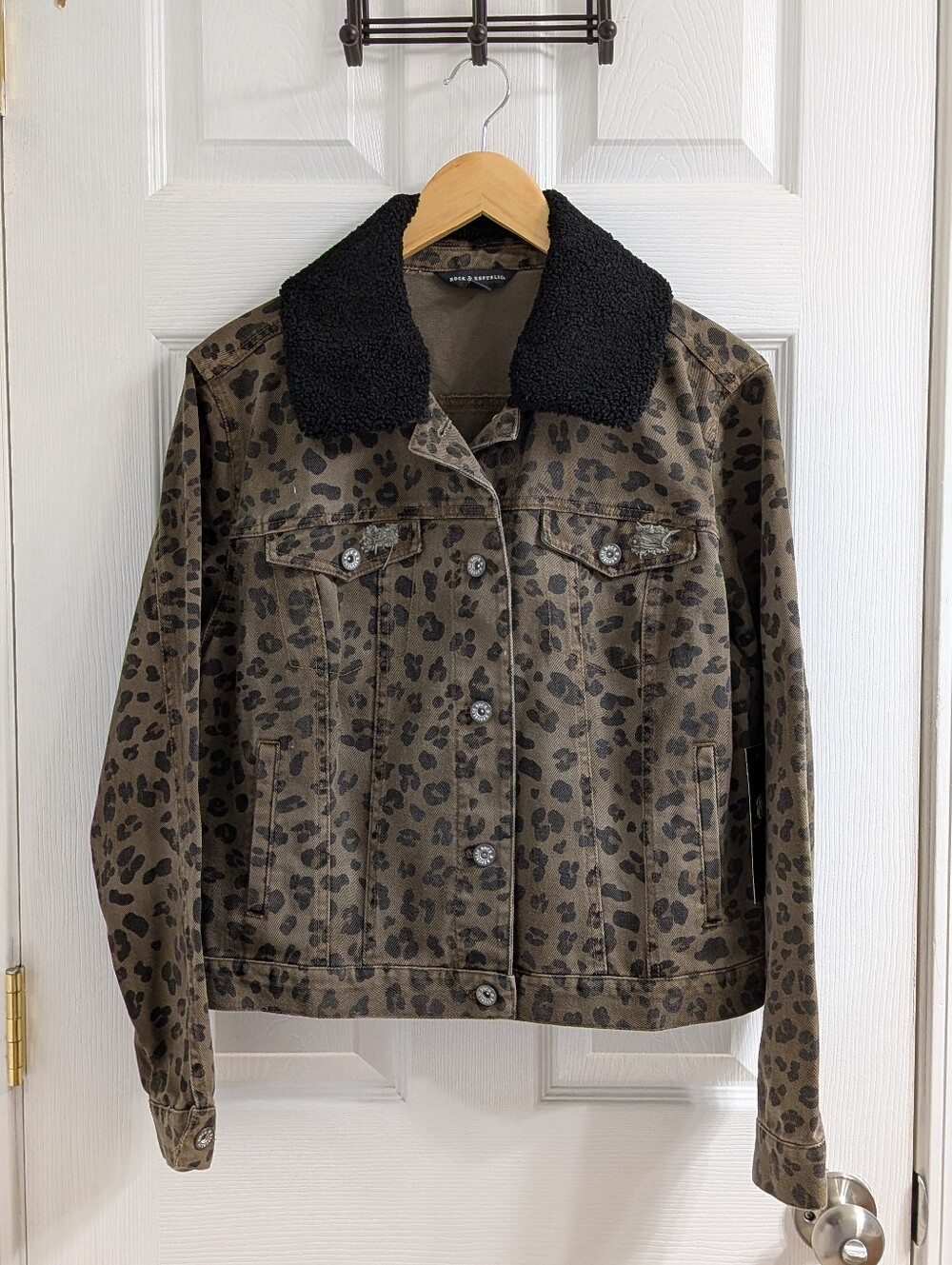 New Rock & Republic Leopard Print Denim Jacket Large Women's Faux Fur Collar